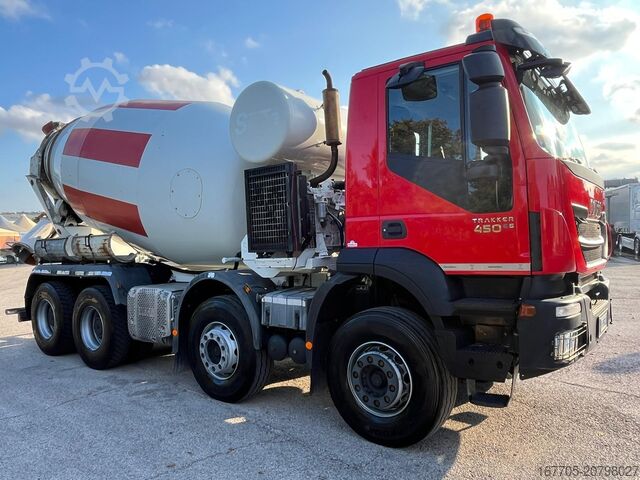 Betonszállító teherautó Iveco Trakker 450