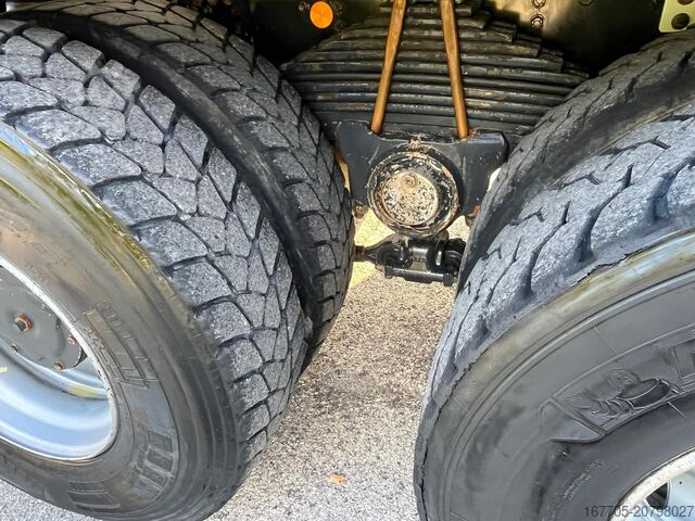 Betonszállító teherautó Iveco Trakker 450