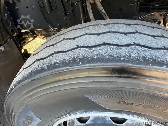 Betonszállító teherautó Iveco Trakker 450