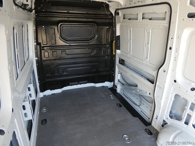 Magas tetős furgon VW Crafter  35L2H2 177PS Automatik ACC