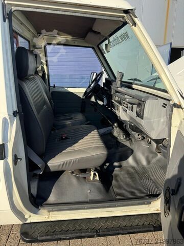 Veicolo di recupero Toyota LANDCRUISER **RECOVERY TRUCK-WINCH**