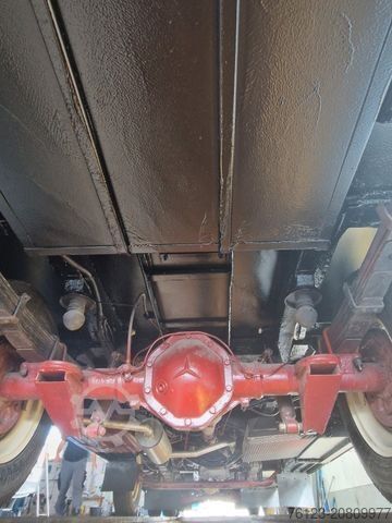 Minibus MERCEDES-BENZ Vorgänger Sprinter O 319 Samba mit Faltdach AC