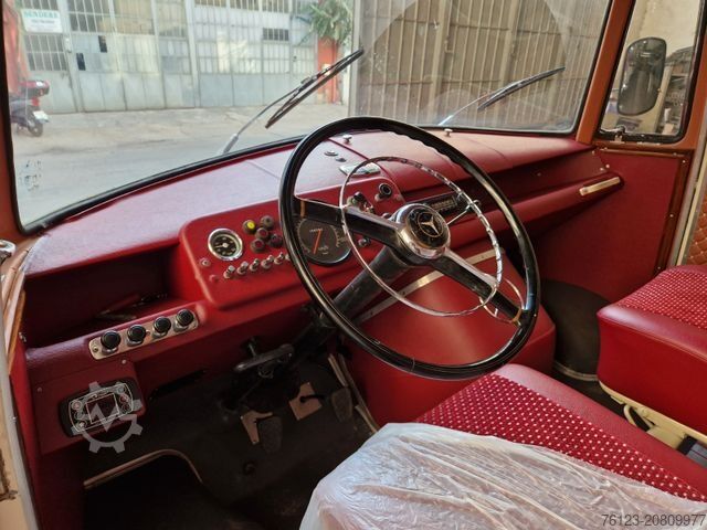 Minibus MERCEDES-BENZ Vorgänger Sprinter O 319 Samba mit Faltdach AC