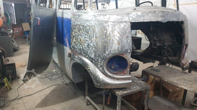 Minibus MERCEDES-BENZ Vorgänger Sprinter O 319 Samba mit Faltdach AC