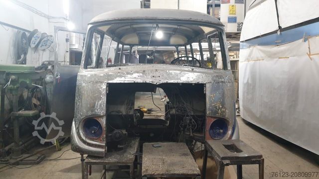 Minibus MERCEDES-BENZ Vorgänger Sprinter O 319 Samba mit Faltdach AC