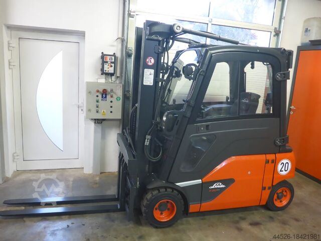 Stivuitor electric cu 4 roți Linde E20 PL-02