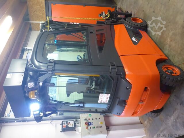 Stivuitor electric cu 4 roți Linde E20 PH-02