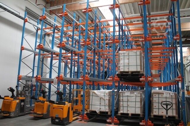 High-bay warehouse Stow Atlas Shuttle 3.1