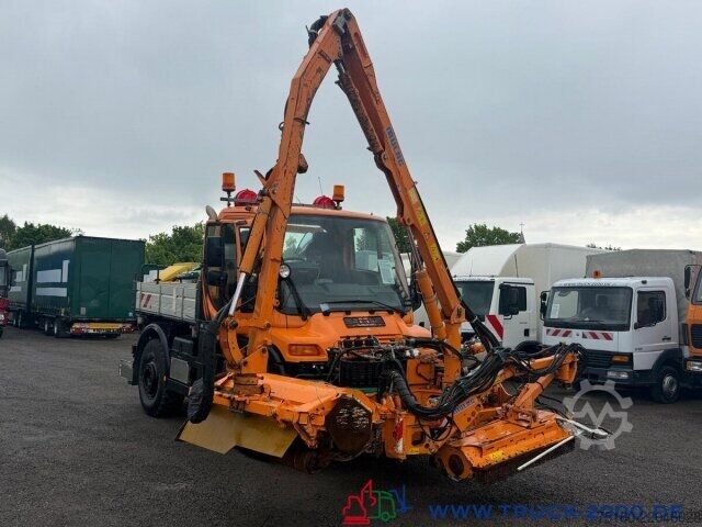 Speciallastbil Unimog U400 Vario Pilot Mähtür + Mulag Mähkombination