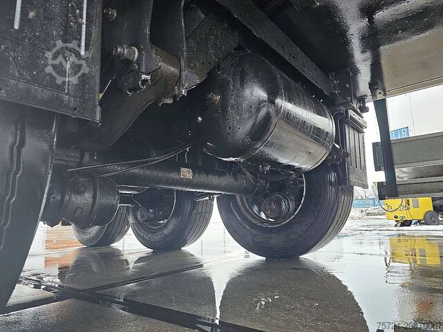 Transport chłodniczy/mrożony SCHMITZ SKO 24