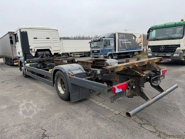 Camión con caja móvil MAN 18.350 TGA BDF L-Haus 5-Sitzer 261TKM