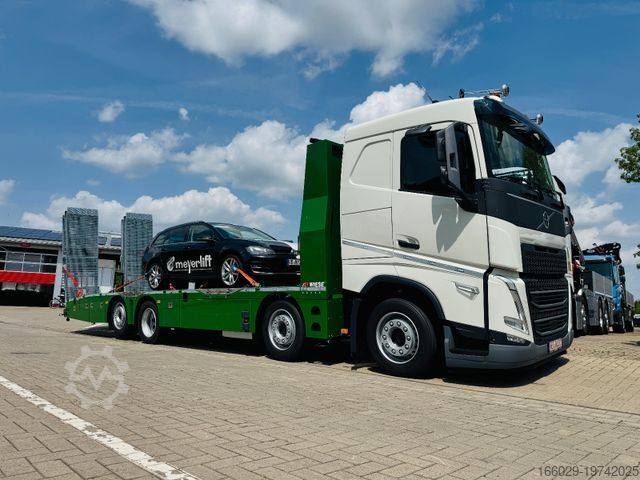 Araba taşıyıcı kamyon VOLVO Arbeitsbühnen Baumaschinentransporter mit Rampen