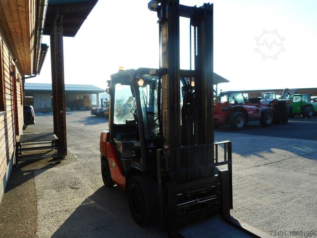 Gabelstapler Toyota 02-8FDJ35 ( Trplex + SS + ZV  )