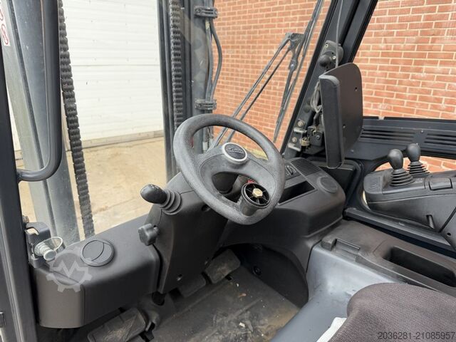 Elektrische vorkheftruck met 4 wielen Linde E25L-01