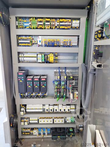 3-torowa maszyna do napełniania i zamykania. Grunwald-HITTPAC AKH-059/3