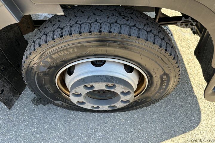 Caminhão frigorífico Iveco 120E28 TKK Carrier/ Swiss-Vehicle