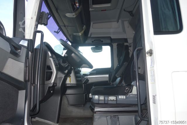 Camião de bebidas MAN 26.400