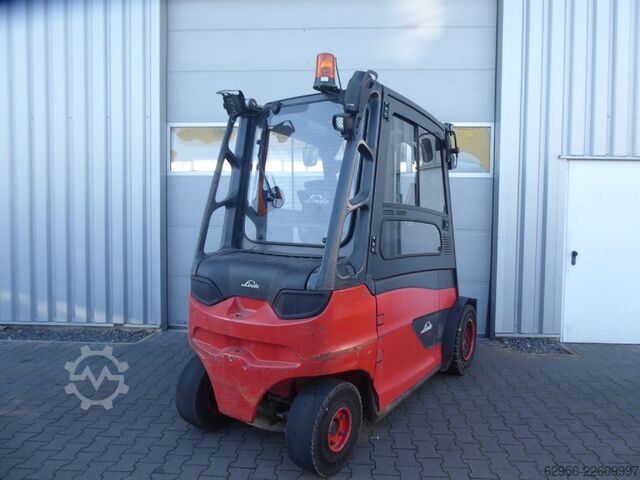 Empilhador eléctrico de 4 rodas Linde E40H-01/600