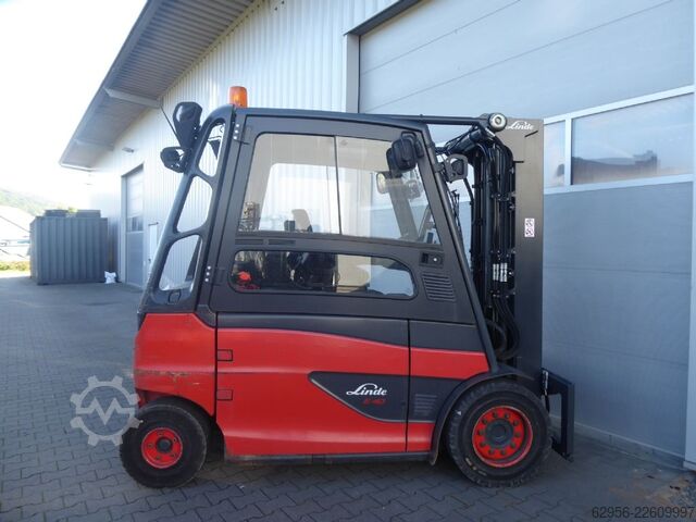Empilhador eléctrico de 4 rodas Linde E40H-01/600