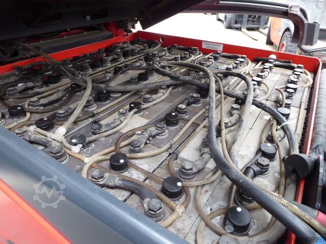 Empilhador eléctrico de 4 rodas Linde E40H-01/600