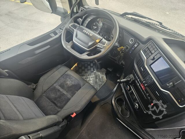 τυπικός οδικός ελκυστήρας Iveco SWAY 460
