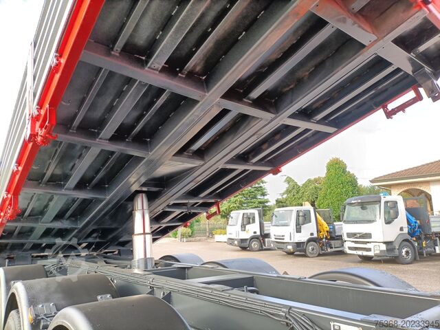 CAMION AVEC GRUE ET BENNE Iveco STRALIS 320S45