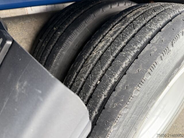 Τριπλής κατεύθυνσης ανατρεπόμενο ρυμουλκούμενο  18 k  18 t Tandemkipper- Tieflader, BreitbereiftWenig Benutzt