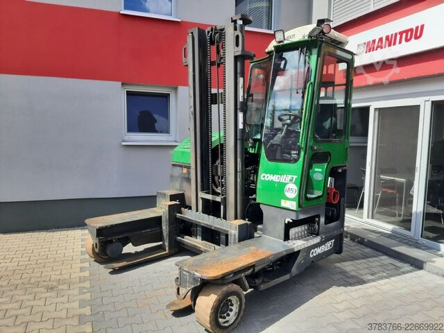 Cargador lateral de cuatro vías Combilift C4000G/095/40ST
