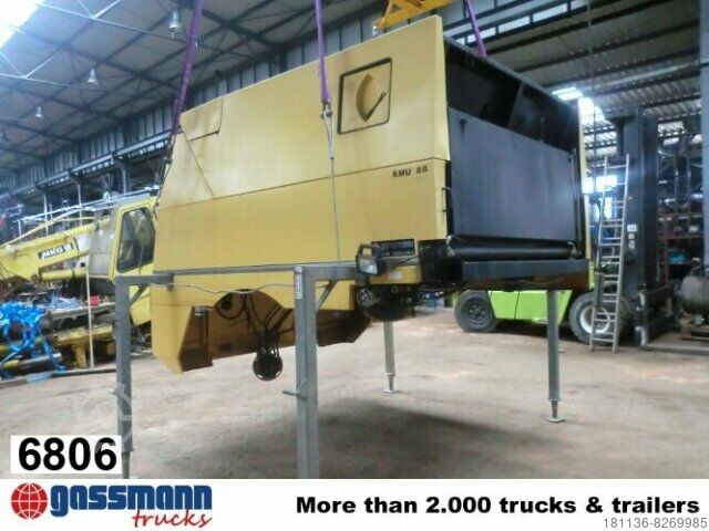 Kehrmaschine Unimog AUGL KMU88H, Kehrmaschinen-Aufbau