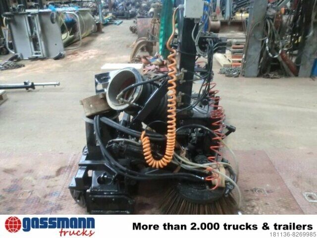 Kehrmaschine Unimog AUGL KMU88H, Kehrmaschinen-Aufbau