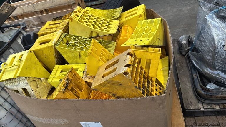 Razni plastični klinovi za točkove paleta Diversen Pallet kunstof wielkeggen