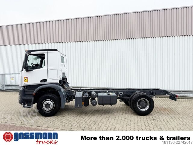 Chassi de caminhão Mercedes-Benz Arocs 1840 K 4x2, MultimediaCockpit, 2x