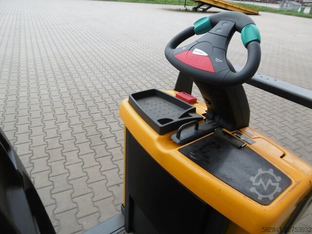 Vučni traktor JUNGHEINRICH EZS 350