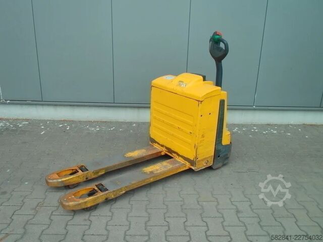 Elektro niskopodni paletar JUNGHEINRICH EJE 220