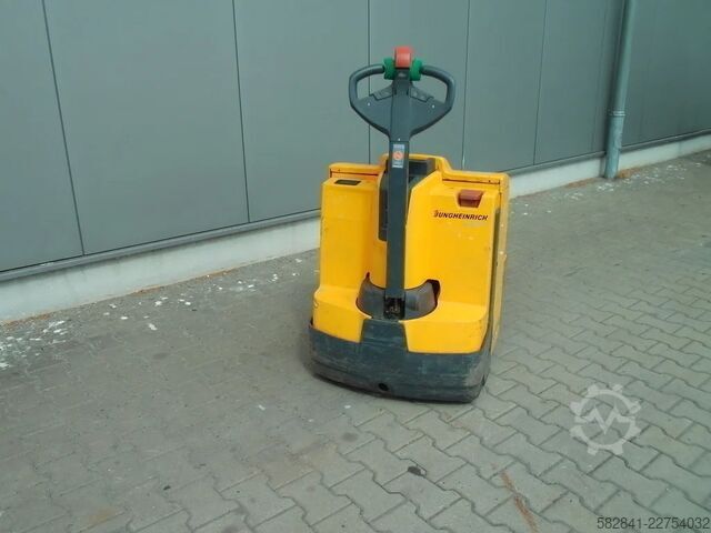 Elektro niskopodni paletar JUNGHEINRICH EJE 220