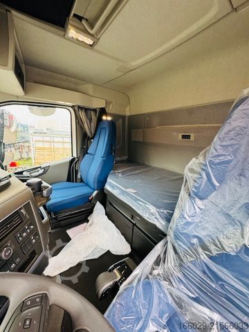 Zware vrachtwagen VOLVO FH 500 8x4 Kran F710 RA2.27 Jib & Winde Sofort