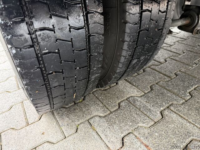 Fourgon pick-up Mercedes-Benz Atego 813