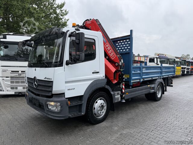 Grue montée sur camion Mercedes-Benz Atego 1623 4X2 Kran Fassi F135