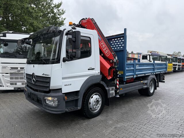 Camion plateau Mercedes-Benz Atego 1623 4X2 Kran Fassi F135