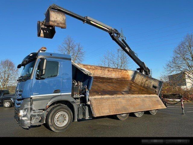 Grue montée sur camion MERCEDES-BENZ Arocs 3251 L 8x4 Kipper+Penz 12L8 40R+Lift+Lenk