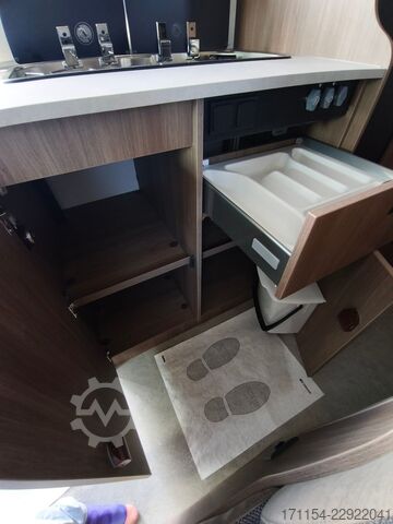 Autorulotă cu alcovă CARADO A 364 Makise, Navi, Lithium,6 Personen Zulassung