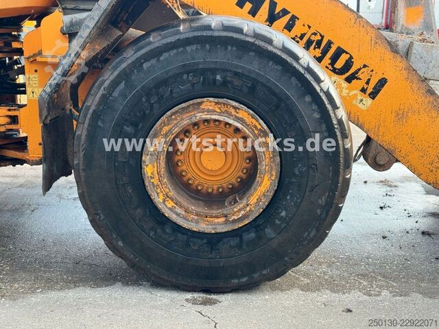 Chargeuse sur pneus HYUNDAI HL 970 XT  Radlader Klima Zentralschmieranlage