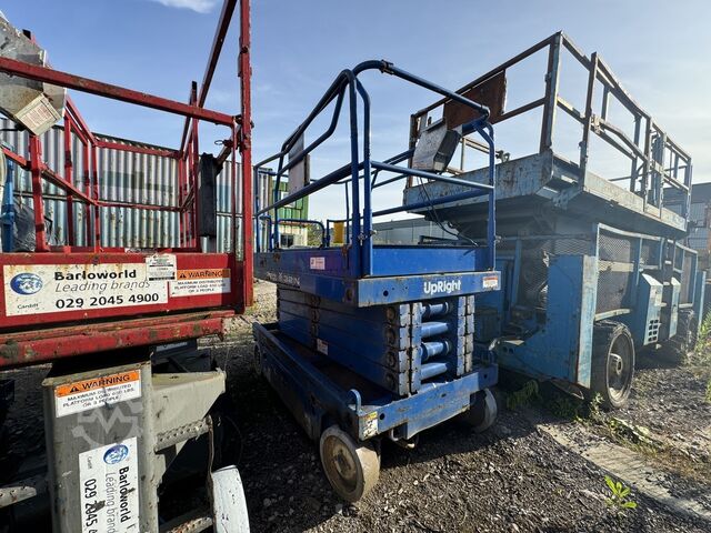 Scissor Lift UPRIGHT X 32 N