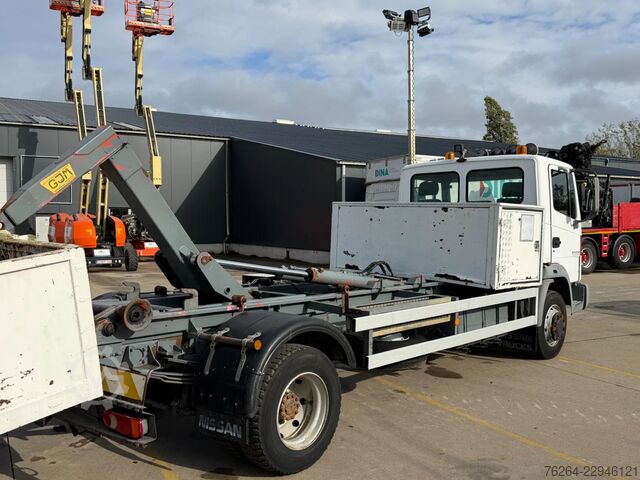 System ramion hakowych Nissan Atleon 210 12t HAAKSYSTEEM