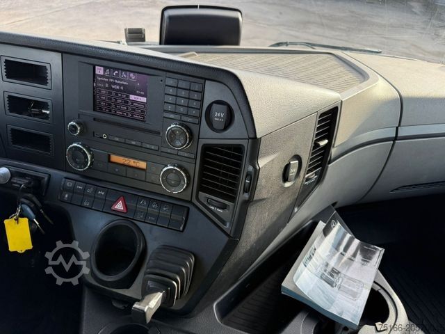 Samochód ciężarowy typu furgon MERCEDES-BENZ ANTOS 2546 L Getränkekoffer 7,70 m LBW 2 T*LENK