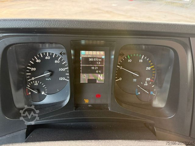 Samochód ciężarowy typu furgon MERCEDES-BENZ ANTOS 2546 L Getränkekoffer 7,70 m LBW 2 T*LENK