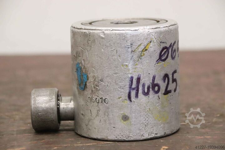 Rövid löketű, nagy teherbírású henger 20 t Lukas Hub 25 mm