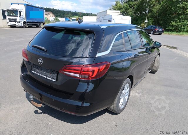 Minibus Opel Astra Sports Tourer +