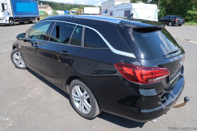 Minibus Opel Astra Sports Tourer +