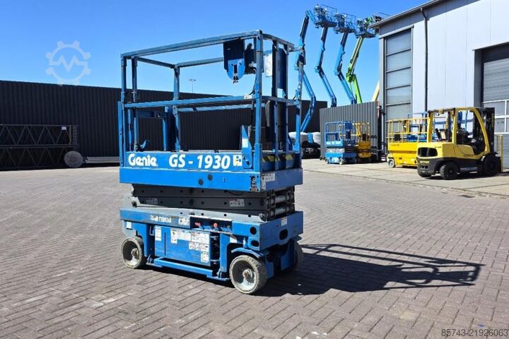 Scherenhebebühne Genie GS1930 Electric, Working Height 7.8 m, 227kg Capac